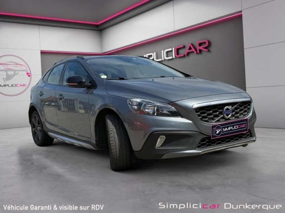 Volvo v40 cross country d2 120 oversta edition toit vitré panoramique régulateur de vitesse garantie 12 mois occasion...