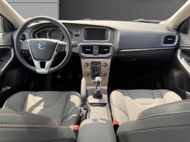 Volvo v40 cross country d2 120 oversta edition toit vitré panoramique régulateur de vitesse garantie 12 mois occasion...