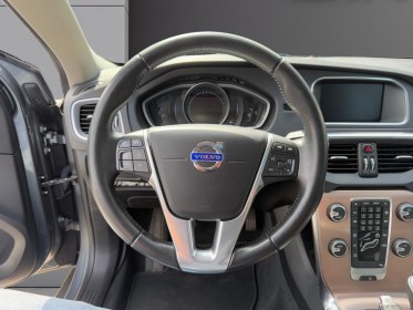 Volvo v40 cross country d2 120 oversta edition toit vitré panoramique régulateur de vitesse garantie 12 mois occasion...