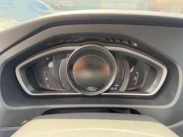 Volvo v40 cross country d2 120 oversta edition toit vitré panoramique régulateur de vitesse garantie 12 mois occasion...