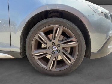 Volvo v40 cross country d2 120 oversta edition toit vitré panoramique régulateur de vitesse garantie 12 mois occasion...
