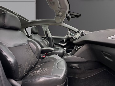 Peugeot 208 1.6 e-hdi 115ch fap bvm6 féline - toit panoramique - clim auto - feux et essuie glace auto occasion...