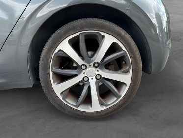 Peugeot 208 1.6 e-hdi 115ch fap bvm6 féline - toit panoramique - clim auto - feux et essuie glace auto occasion...