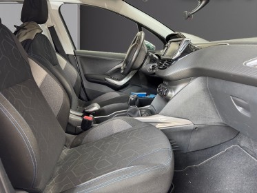 Peugeot 2008 1.2 puretech 82ch bvm5 style  full entretien peugeot  courroie de distribution neuve  applecarplay  garantie...