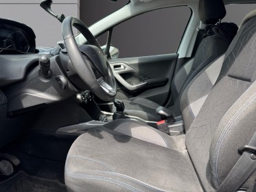 Peugeot 2008 1.2 puretech 82ch bvm5 style  full entretien peugeot  courroie de distribution neuve  applecarplay  garantie...
