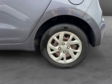 Hyundai i10 1.0 66 bvm5 initia occasion simplicicar lille  simplicicar simplicibike france