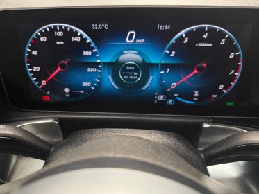 Mercedes glb 200 7g-dct amg line - toit ouvrant - attelage - première main fr - garantie 12 mois occasion simplicicar lyon...