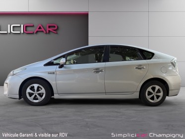 Toyota prius rechargeable 136h dynamic - garantie 12mois - entretien a jour - historique toyota - camera de recul - sieges......
