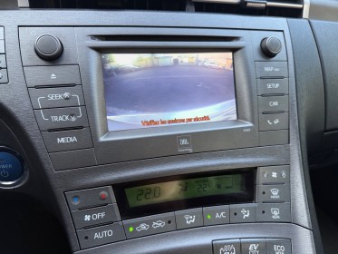 Toyota prius rechargeable 136h dynamic - garantie 12mois - entretien a jour - historique toyota - camera de recul - sieges......