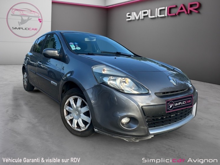 Renault clio iii tce 100 eco2 exception tomtom euro 5 occasion avignon (84) simplicicar simplicibike france
