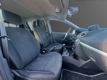 Renault clio iii tce 100 eco2 exception tomtom euro 5 occasion avignon (84) simplicicar simplicibike france