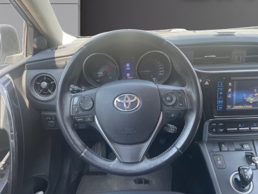 Toyota auris touring sports hybride  136h dynamic  // attelage remorque occasion simplicicar pertuis  simplicicar...