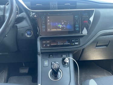 Toyota auris touring sports hybride  136h dynamic  // attelage remorque occasion simplicicar pertuis  simplicicar...