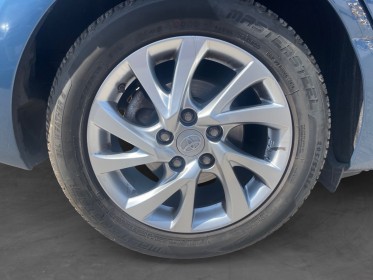 Toyota auris touring sports hybride  136h dynamic  // attelage remorque occasion simplicicar pertuis  simplicicar...