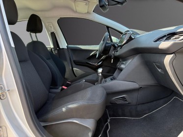 Peugeot 208 signature 82ch bvm5 - radar de recul - carplay - entretien complet peugeot occasion simplicicar rennes...