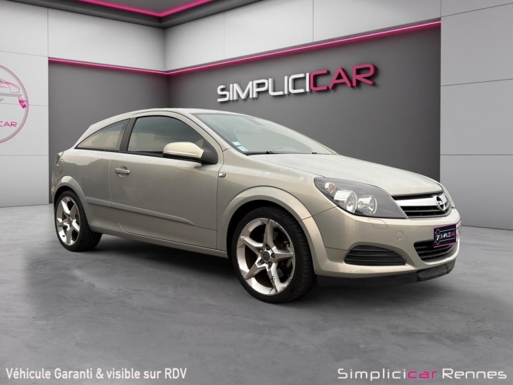 Opel astra gtc 2.0 turbo 170ch sport - clim auto - régulateur - feu et essuis glace automatique occasion simplicicar rennes...