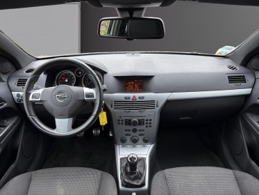 Opel astra gtc 2.0 turbo 170ch sport - clim auto - régulateur - feu et essuis glace automatique occasion simplicicar rennes...
