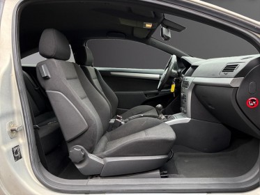 Opel astra gtc 2.0 turbo 170ch sport - clim auto - régulateur - feu et essuis glace automatique occasion simplicicar rennes...