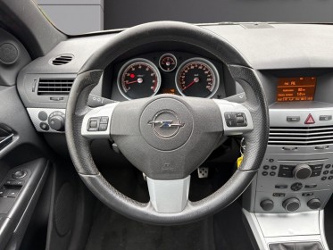 Opel astra gtc 2.0 turbo 170ch sport - clim auto - régulateur - feu et essuis glace automatique occasion simplicicar rennes...