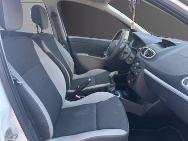 Renault clio iii 1.2 16v 75 eco2 authentique euro 5 occasion simplicicar lyon nord  simplicicar simplicibike france