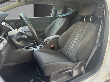 Renault megane iii coupe tce 115 energy eco2 intens - radar de recul - bluetooth - garantie 12 mois occasion simplicicar...