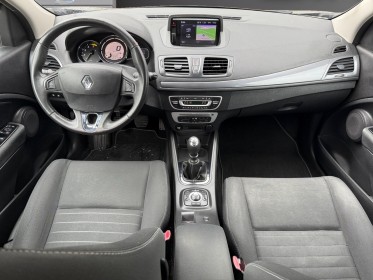 Renault megane iii estate 1.5 dci 110  limited carte mains libres régulateur clim auto gps garantie 12 mois occasion troyes...