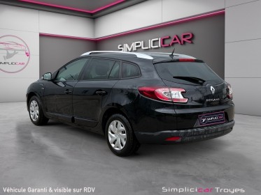 Renault megane iii estate 1.5 dci 110  limited carte mains libres régulateur clim auto gps garantie 12 mois occasion troyes...