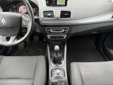 Renault megane iii estate 1.5 dci 110  limited carte mains libres régulateur clim auto gps garantie 12 mois occasion troyes...
