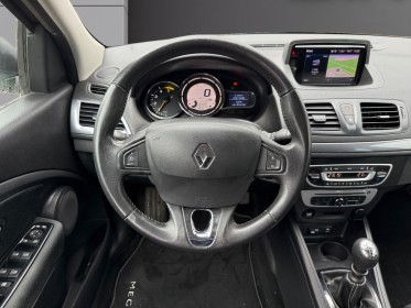 Renault megane iii estate 1.5 dci 110  limited carte mains libres régulateur clim auto gps garantie 12 mois occasion troyes...