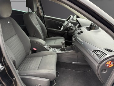 Renault megane iii estate 1.5 dci 110  limited carte mains libres régulateur clim auto gps garantie 12 mois occasion troyes...