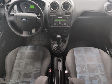 Ford fiesta 1.25l 75ch - garantie 12 mois- occasion simplicicar brest simplicicar simplicibike france