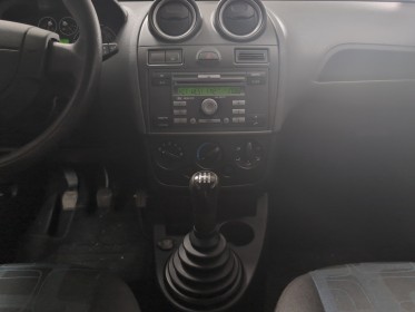 Ford fiesta 1.25l 75ch - garantie 12 mois- occasion simplicicar brest simplicicar simplicibike france