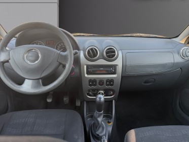 Dacia sandero 1.5 dci 70 eco2 lauréate distri ok / clim occasion simplicicar veauche simplicicar simplicibike france