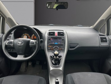 Toyota auris 90 d-4d dynamic - garantie 12 mois occasion simplicicar vienne simplicicar simplicibike france