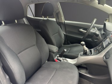 Toyota auris 90 d-4d dynamic - garantie 12 mois occasion simplicicar vienne simplicicar simplicibike france