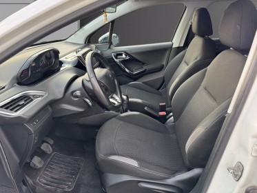 Peugeot 208 1.2 puretech 82ch bvm5 style garantie 12 mois occasion simplicicar toulon est simplicicar simplicibike france