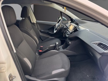 Peugeot 208 1.2 puretech 82ch bvm5 style garantie 12 mois occasion simplicicar toulon est simplicicar simplicibike france