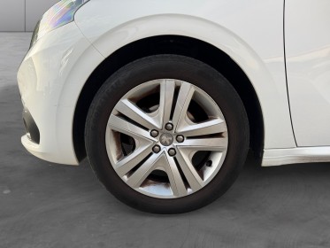 Peugeot 208 1.2 puretech 82ch bvm5 style garantie 12 mois occasion simplicicar toulon est simplicicar simplicibike france