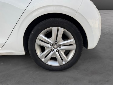 Peugeot 208 1.2 puretech 82ch bvm5 style garantie 12 mois occasion simplicicar toulon est simplicicar simplicibike france
