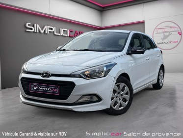 Hyundai i20 1.2 75 initia / premiÈre main / factures complÈtes / entretien ok / garantie 12 mois occasion simplicicar salon...