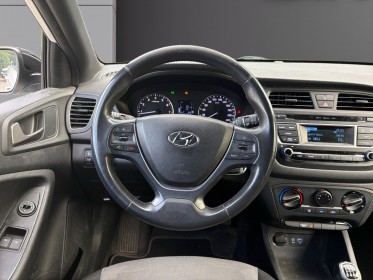 Hyundai i20 1.2 75 initia / premiÈre main / factures complÈtes / entretien ok / garantie 12 mois occasion simplicicar salon...