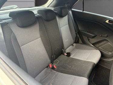 Hyundai i20 1.2 75 initia / premiÈre main / factures complÈtes / entretien ok / garantie 12 mois occasion simplicicar salon...
