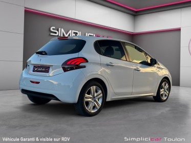 Peugeot 208 puretech 82ch ss bvm5 signature garantie 12 mois occasion simplicicar toulon est simplicicar simplicibike france