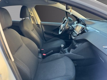 Peugeot 208 puretech 82ch ss bvm5 signature garantie 12 mois occasion simplicicar toulon est simplicicar simplicibike france