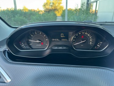 Peugeot 208 puretech 82ch ss bvm5 signature garantie 12 mois occasion simplicicar toulon est simplicicar simplicibike france