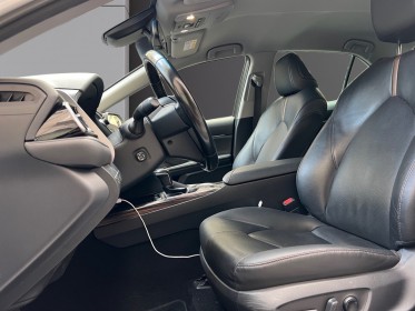Toyota camry hybride 218ch 2wd design-garantie 12 mois-camÉra de recul-siÈge Électrique occasion paris 17ème (75)(porte...
