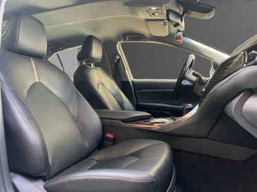 Toyota camry hybride 218ch 2wd design-garantie 12 mois-camÉra de recul-siÈge Électrique occasion paris 17ème (75)(porte...