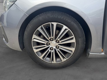 Peugeot 308 1.5 bluehdi 130ch ss eat8 road trip || garantie 12 mois || occasion osny simplicicar simplicibike france