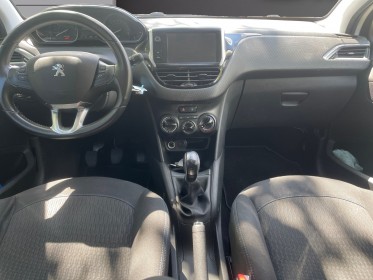 Peugeot 208 puretech 82ch ss bvm5 signature garantie 12 mois occasion simplicicar toulon est simplicicar simplicibike france