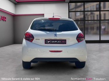 Peugeot 208 puretech 82ch ss bvm5 signature garantie 12 mois occasion simplicicar toulon est simplicicar simplicibike france
